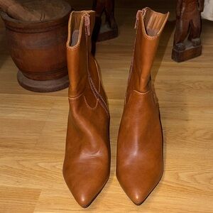 MIA NEW size 7 kitten heel cowboy western Tan Heeled Boots